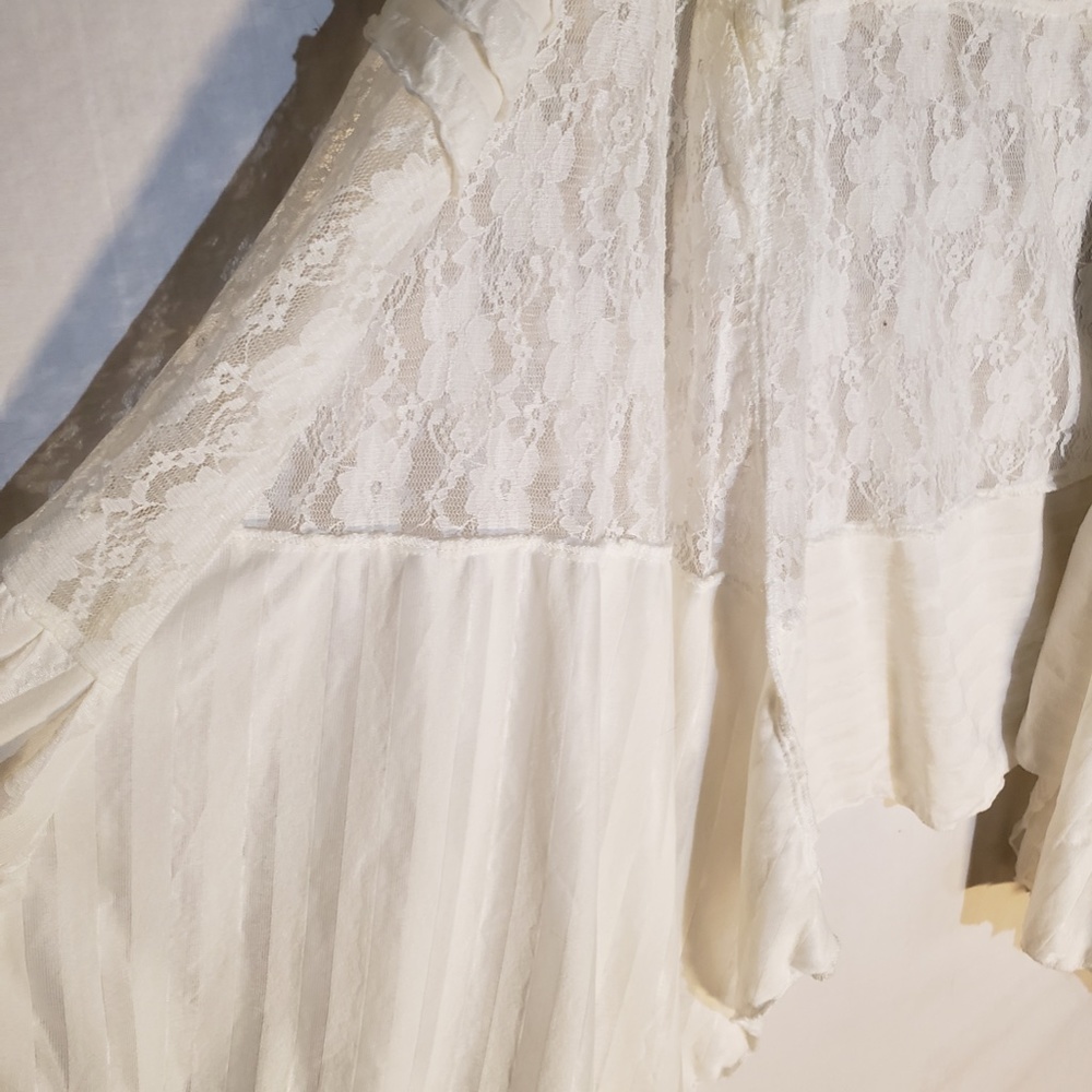 *Mod Land* Cream lace and ruffle sleeveless cover up, large - Picture 3 of 8